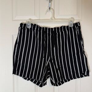 4/$20 Jachs Girlfriend Linen Blend Black and White Striped Shorts- size XL